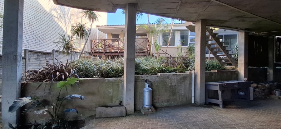 7 Bedroom Property for Sale in Bonza Bay Eastern Cape